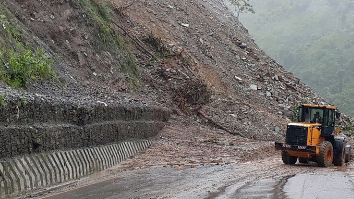 मदन भण्डारी राजमार्ग अवरुद्ध